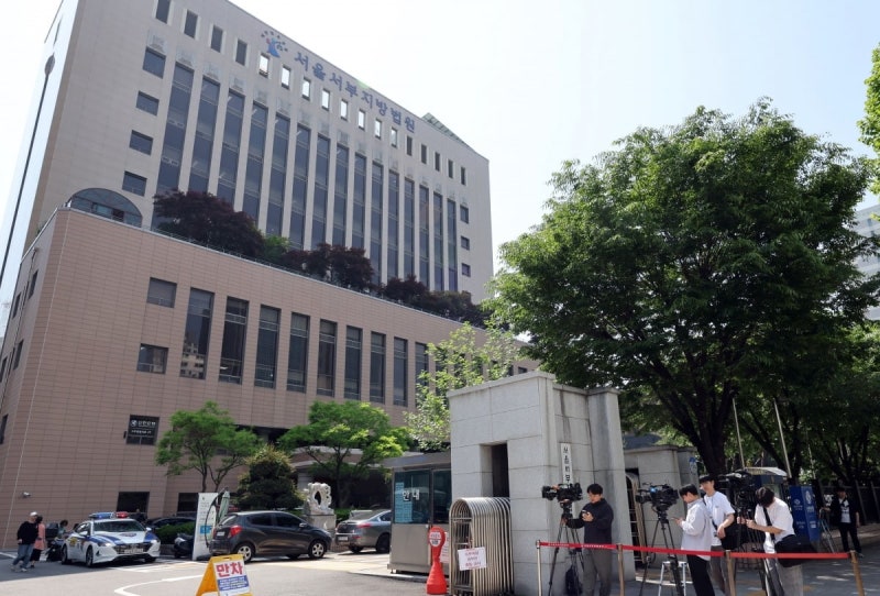 '<b>서부지법</b> 난동' <b>사랑제일교회</b> <b>전도사</b> 징역 3년6개월