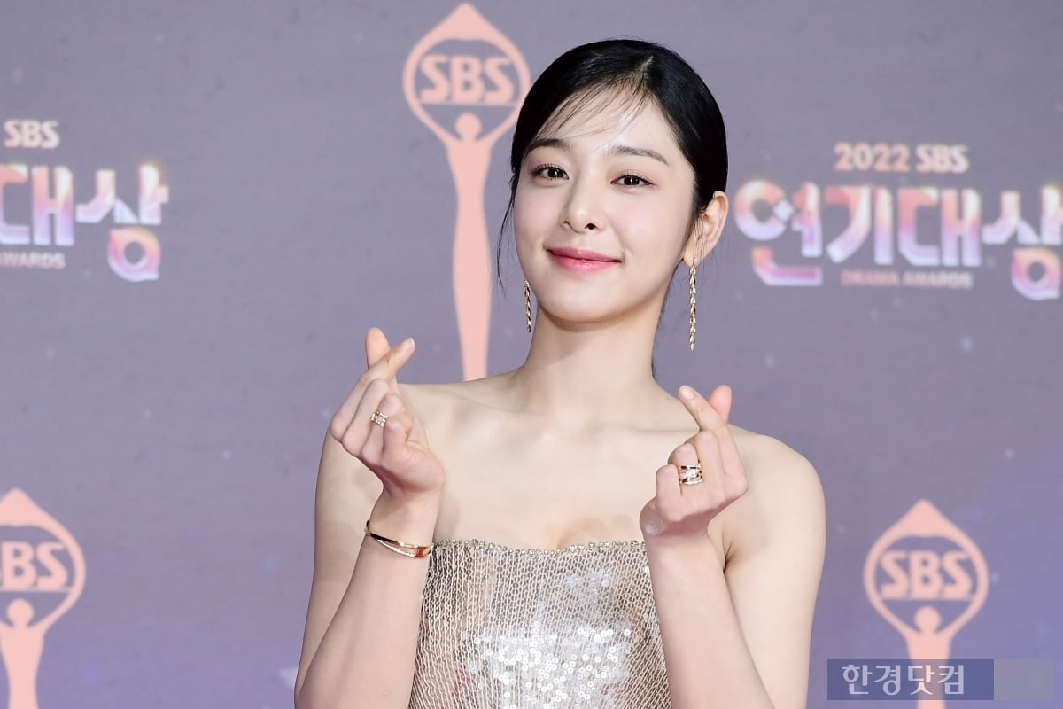 설인아 '<b>무쇠소녀단2</b>' <b>촬영</b> 중 <b>부상</b>…제작진 "경과 볼 것" [공식]