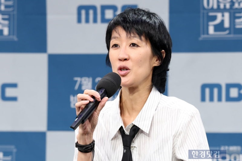 '<b>이혼</b> 발표' <b>홍진경</b> "남이 돼서야 진짜 우정 되찾았다"