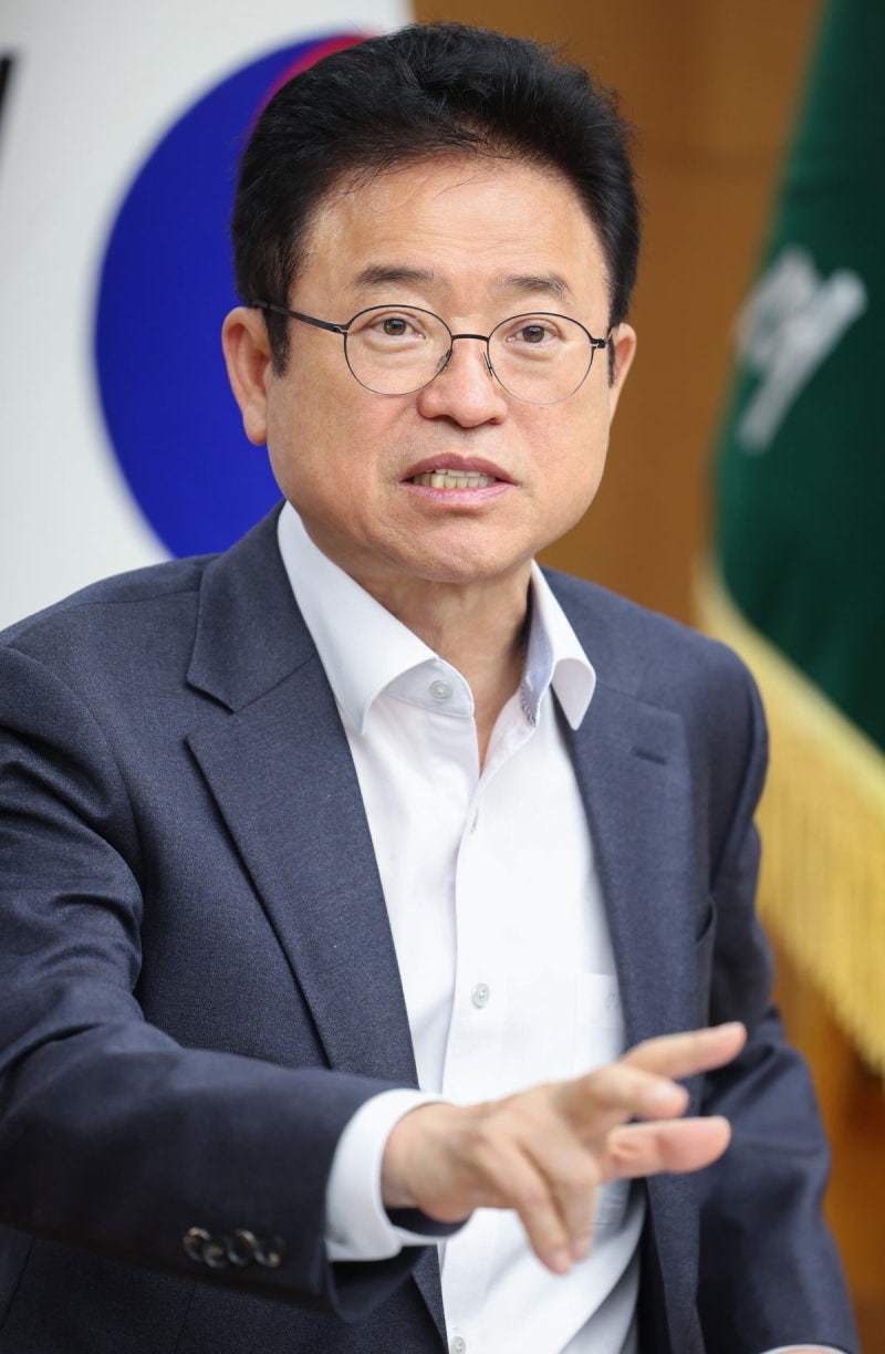 <b>이철우</b> 경북<b>지사</b>, 경제부총리 만나 핵심 국가투자사업 <b>국비 지원</b> 건의