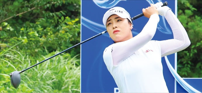 <b>윤이나</b>, 9개월 만에 韓대회 출전…첫날 5위로 출발