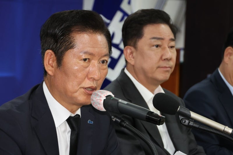 정청래, '<b>전한길 징계</b> 추진' 국힘에 "내란세력과 손절하길"