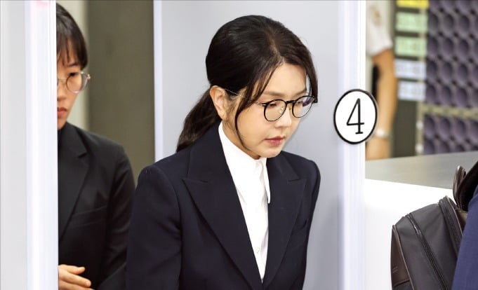 특검 "서희건설, <b>김건희</b>에 '<b>나토 목걸이</b>' 줬다고 자수"