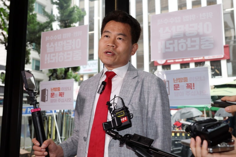 [속보] 국힘 윤리위 "<b>전한길</b>에 <b>경고 조치</b>"