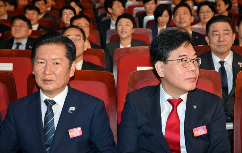 <b>광복절</b> 경축식서도 與野 신경전…송언석 "정청래, 쳐다보지도 않더라"