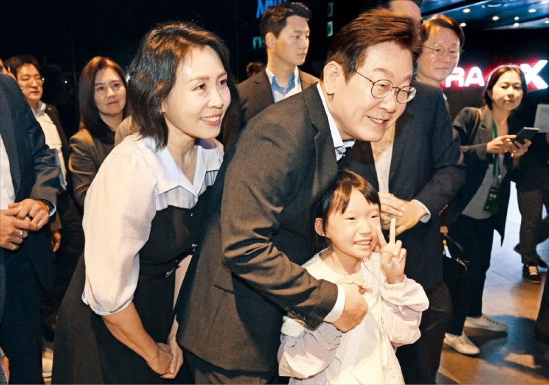 [포토] 李 대통령, 시민들과 영화 '독립군' 관람
