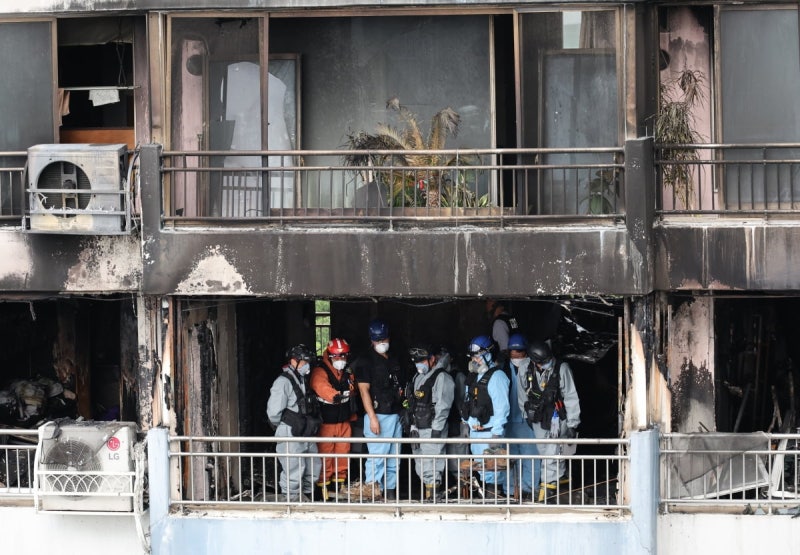 "펑펑 터졌다"…마포 <b>화재</b> 아파트 발화 세대에서 <b>배터리</b>팩 발견