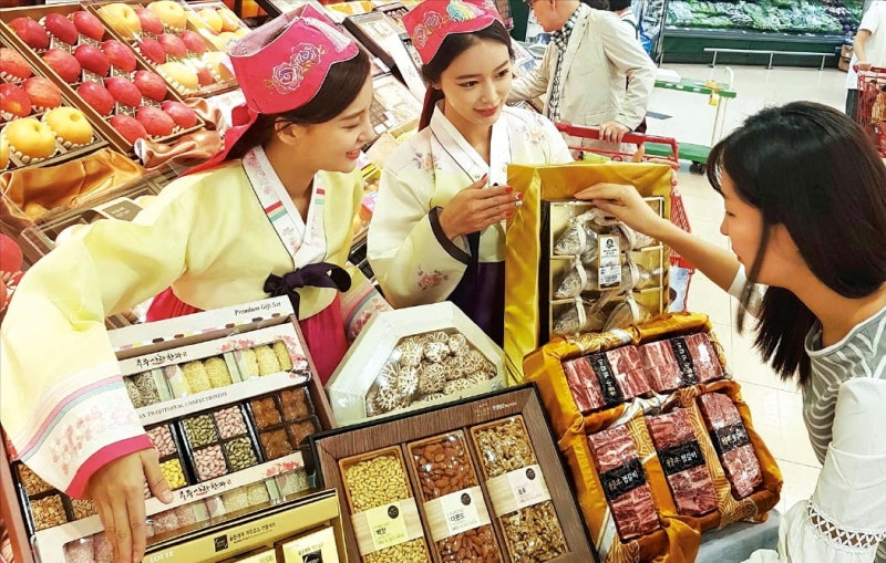 롯데마트, 추석 선물세트 사전 예약하면 혜택 '듬뿍'…행사 카드 결제시 상품권 또는 즉시 할인도