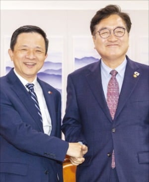 李, 中 전승절 불참 가닥…우원식 국회의장이 갈 듯