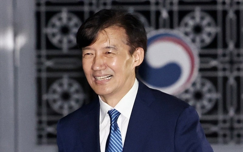 <b>조국</b>, 특별사면 6일 만에 복당…당 <b>혁신정책연구원장</b> 맡는다