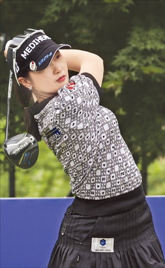 "올시즌 최고상금, 다들 칼 갈고 나왔죠"…박민지·노승희·방신실 '폭풍 버디'