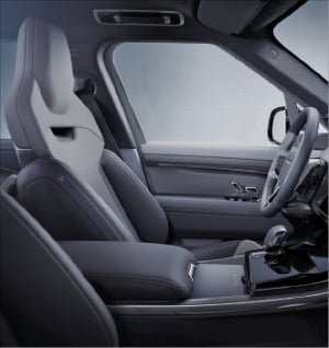 올 뉴 레인지로버 스포츠 SV 에디션 투 실내. /JLR코리아 제공