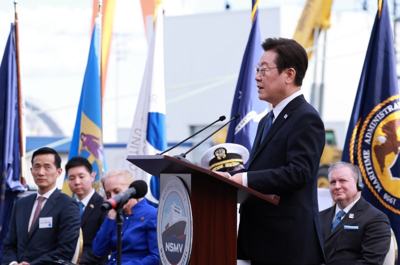 美 <b>한화 필리조선소</b> 찾은 이재명 "'MASGA' 기적, 현실로 만들자"