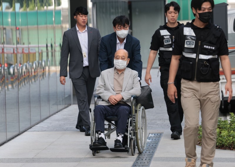 "김건희에게 목걸이 선물"…<b>이봉관 서희건설 회장</b> 소환