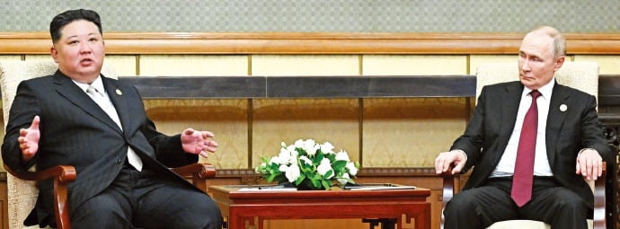 푸틴 "북한군 잊지 않겠다" 김정은 "형제의 의무"