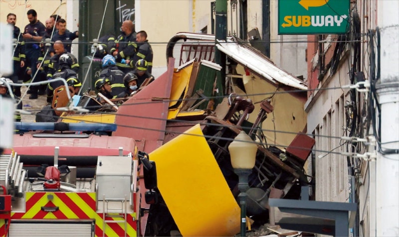 리스본 명물 '푸니쿨라' 탈선…15명 사망·한국인 1명 부상