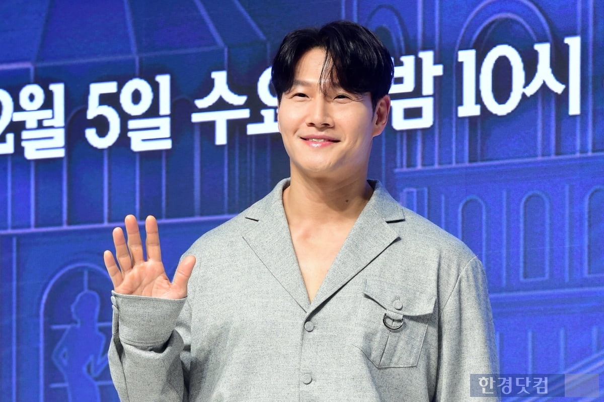 <b>김종국</b>, 베일에 싸인 예비신부와 <b>결혼</b>…<b>유재석 사회</b>