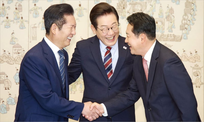 李 "野 목소리 많이 듣겠다"…장동혁 "기업 숨쉬게 해달라"