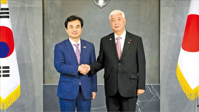 한·일 국방장관 "AI·우주 첨단과학 협력 모색"