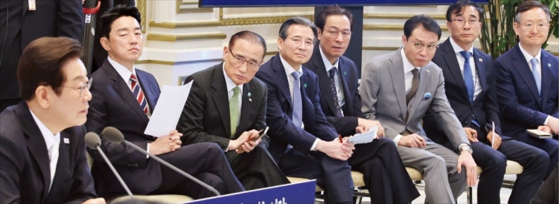 "15년 걸리는 원전 건설 비현실적…재생에너지에 집중해야"