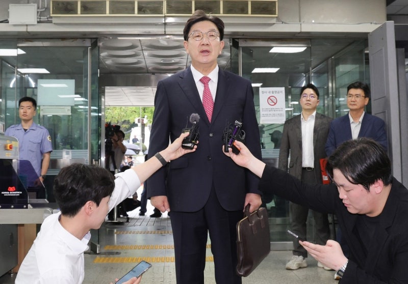 '통일교 1억 수수 혐의' <b>권성동</b>, <b>구속 심사</b> 출석…"저는 결백" [영상]