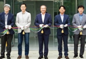 SK온 '꿈의 배터리' 선점…전고체 배터리 시범생산