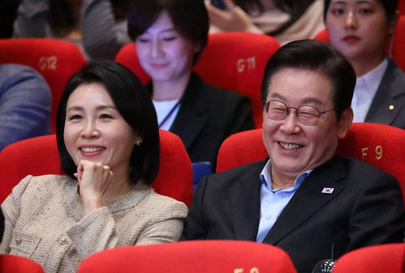 李 대통령, 김혜경 여사와 '부국제' 찾아…무슨 <b>영화</b> 봤나