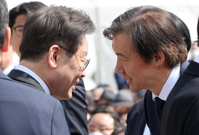조국 "李, <b>윤석열 검찰 정권</b>의 최대 <b>피해자</b>…공소 취소해야"