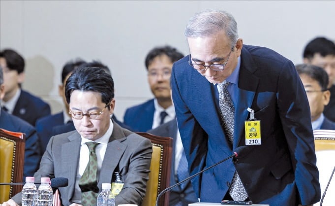 고개 숙인 KT 김영섭 "불법기지국 관리 허점 많았다"