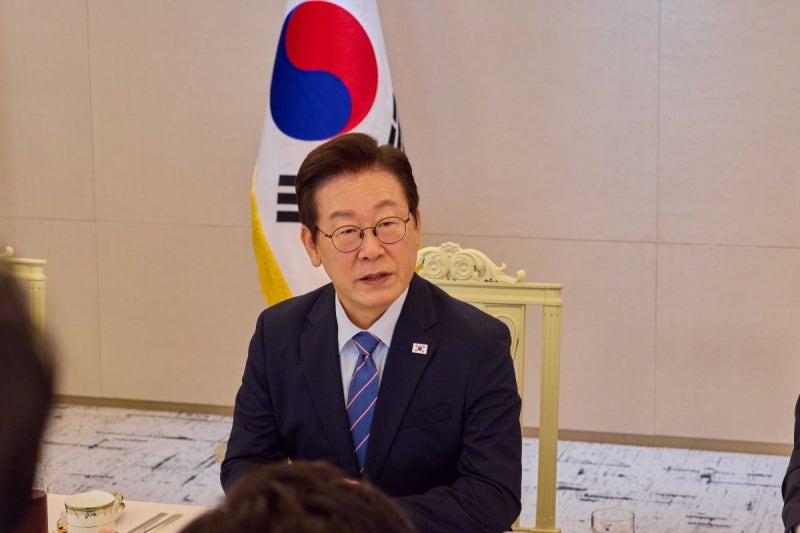 李 대통령, <b>국정자원 화재</b>에 "전산망 이중화 등 대책 마련하라"