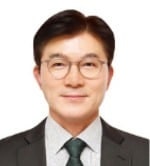 [한경에세이] 칭찬은 고래도 춤추게 한다