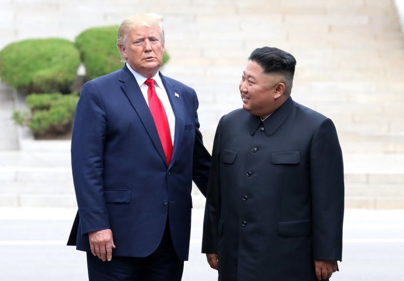 백악관 "<b>트럼프</b>, <b>김정은</b>과 전제조건 없는 <b>대화</b> 의사 있다"