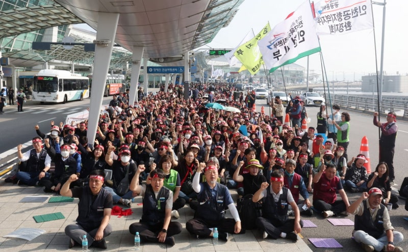 전국 <b>공항 노동자 총파업</b> 돌입…공항공사 "대체인력 투입, 자제 당부"