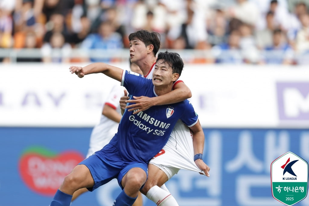 멀어지는 우승의 <b>꿈</b>…갈 길 바쁜 수원, <b>부천</b>과 무승부