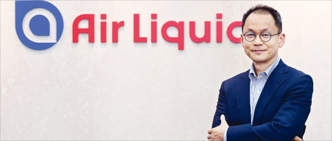 박일용 에어리퀴드 아시아태평양 지역 대표(CEO)가 지난 10일 인터뷰에서 한국 산업용 특수가스 시장의 성장성에 대해 설명하고 있다.  에어리퀴드 제공