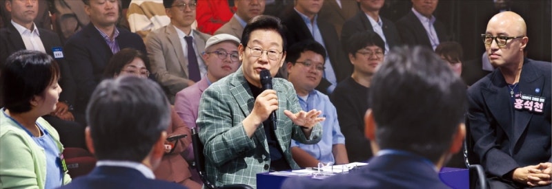 李 "빚지면 죽을때까지 쫓아다녀…선진국처럼 탕감해줘야"