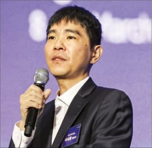 이세돌 "AI, 고정관념 없어…인간이 협업해야 하는 이유"
