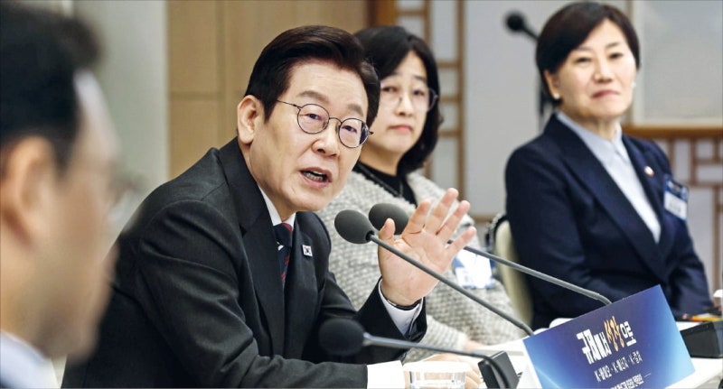 李 "규제 최소화…'일단 안돼' 말고 '일단 돼' 마인드로 바꿔야"