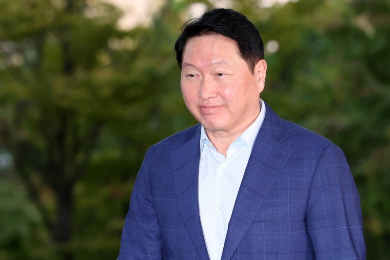 美 마러라고 향한 최태원 "한국 경제 위해 열심히 뛸 것"