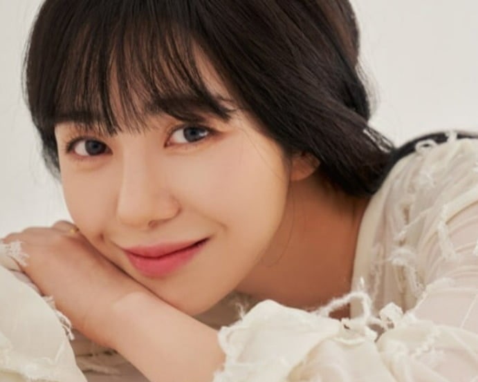 AOA 출신 <b>권민아</b> "친언니 유방암, 술파티 괴로워" <b>W코리아</b> 저격