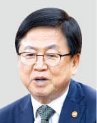 최교진 교육부장관 간담회 "유아 사교육 부추긴 <b>영어</b>학원, <b>유치원</b>처럼 ...