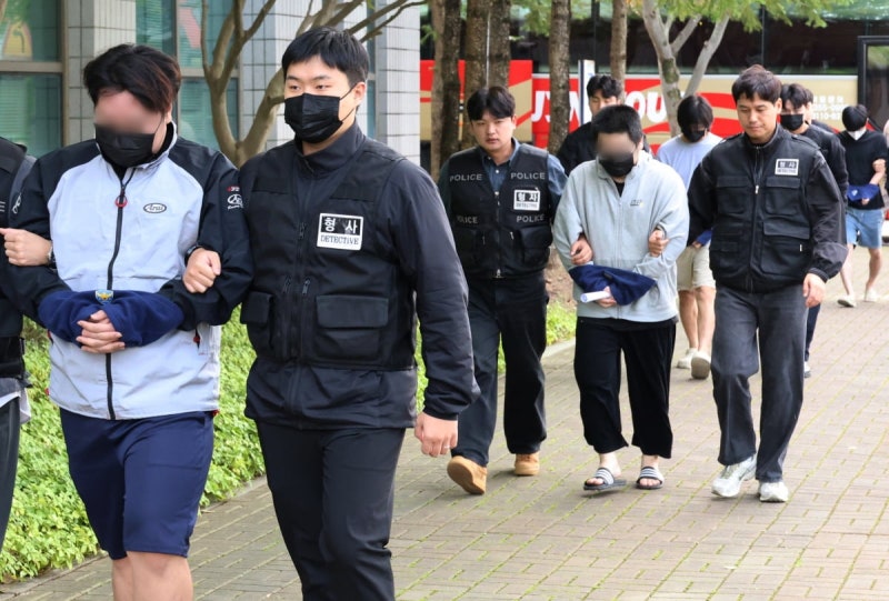 [속보] 경찰 "<b>캄보디아 송환</b> 48명 <b>구속</b>영장 발부…10명은 오늘 심사"