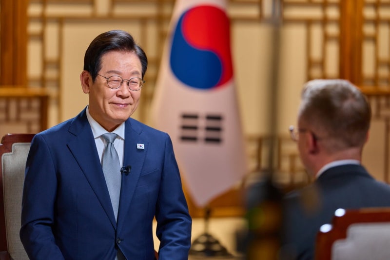 李지지율 2%p 오른 56%…<b>부동산 정책</b> 적절 37%·부적절 44% [갤럽]