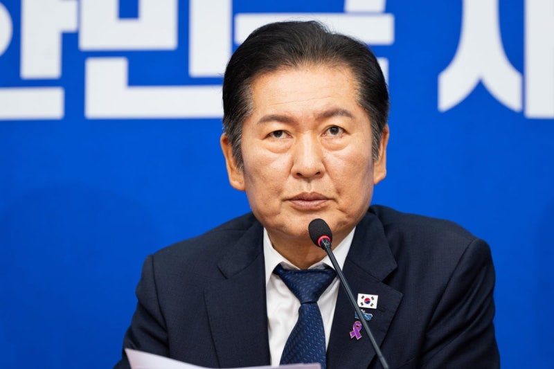 정청래 "오세훈 끝났다"…<b>오세훈</b> "<b>부동산 폭탄</b>이나 회수하라"