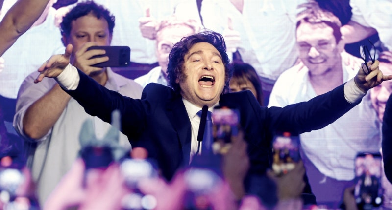 "트럼프 입김에 판세 뒤집혀"…밀레이, 아르헨 중간선거 압승