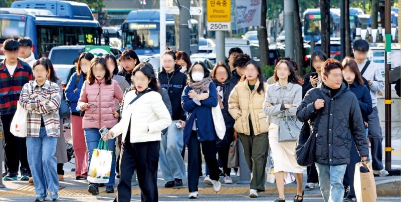 [포토] 이른 추위에 출근길 패딩 행렬