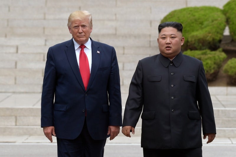 <b>트럼프</b>·<b>김정은</b> 만남 성사될까…남북경협주, '위험한 질주' [종목+]
