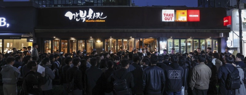 [단독] 치맥회동 앞두고 삼성에 '국중박 굿즈' 부탁한 <b>젠슨 황</b>