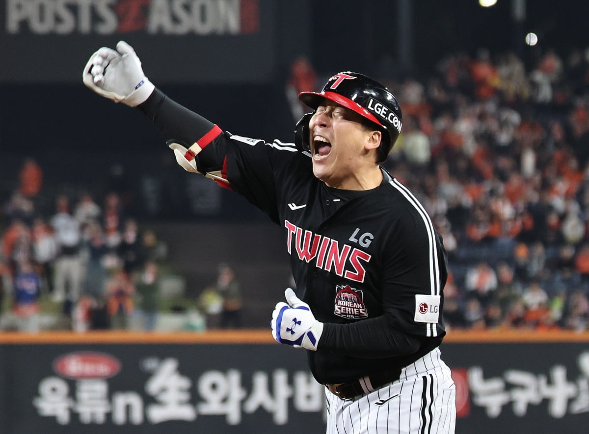 <b>LG</b>, <b>9회</b>초 역전 드라마…한국시리즈 우승까지 ‘1승’
