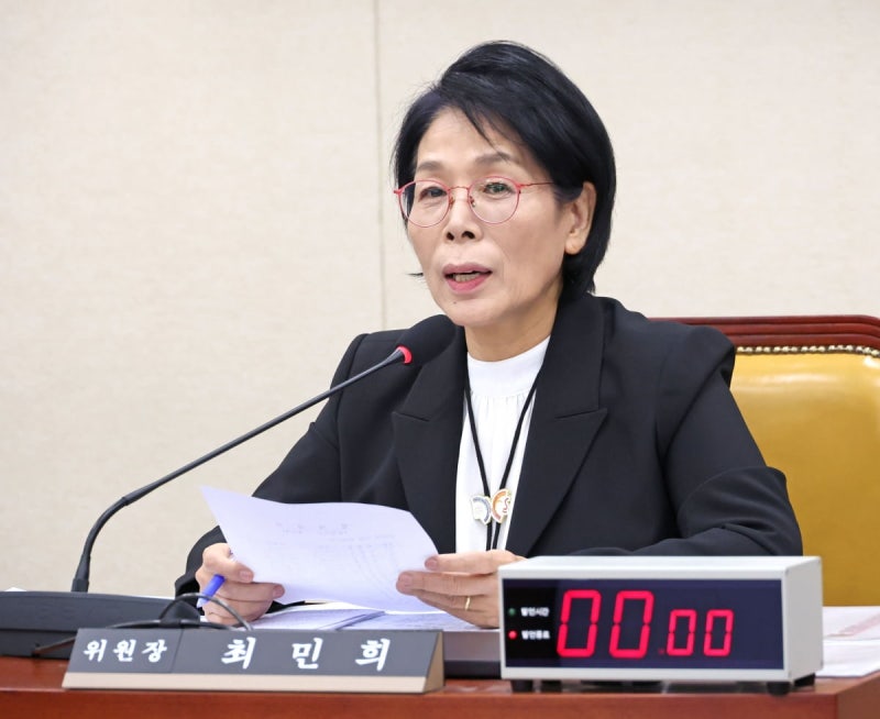 '딸 <b>축의금 논란</b>' <b>최민희</b> "국민 여러분께 죄송" 결국 사과